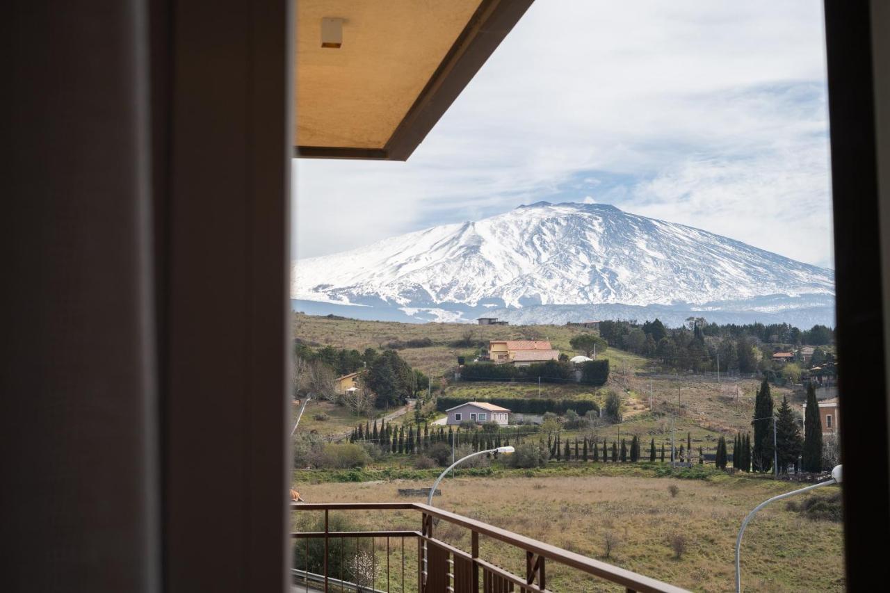 Отель Fronte Etna Бронте Экстерьер фото